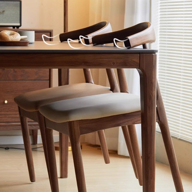 Chaise de salle à manger en bois de noyer massif Arden Wishbone