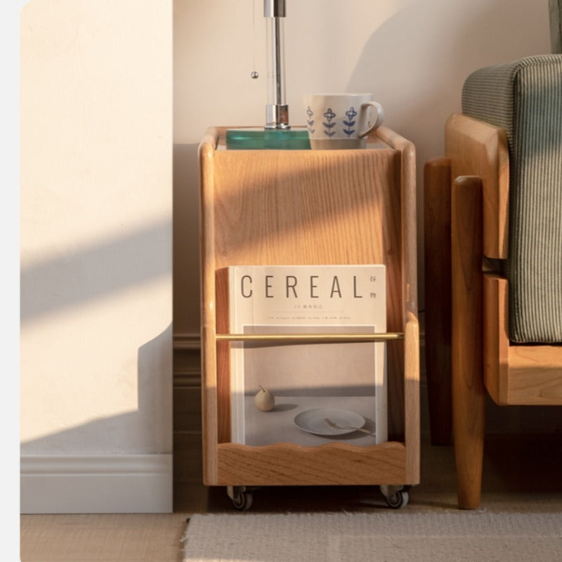 Table d'appoint Hayden en bois massif avec roulettes