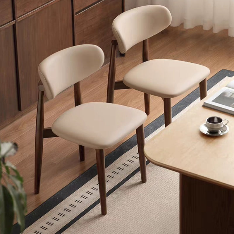 Chaise de salle à manger en cuir et chêne massif Elias