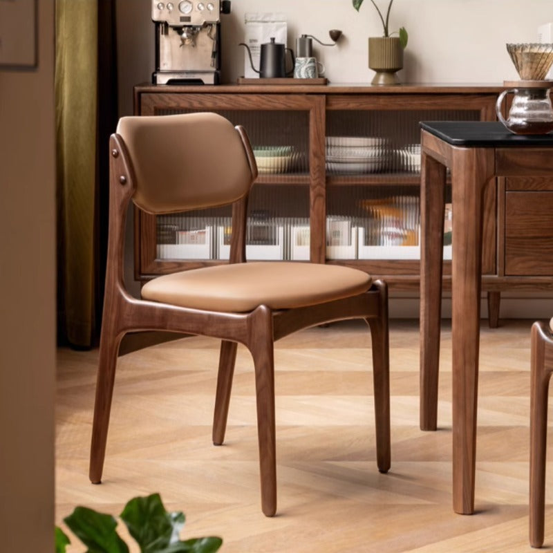 Chaise de salle à manger en bois de noyer Miles