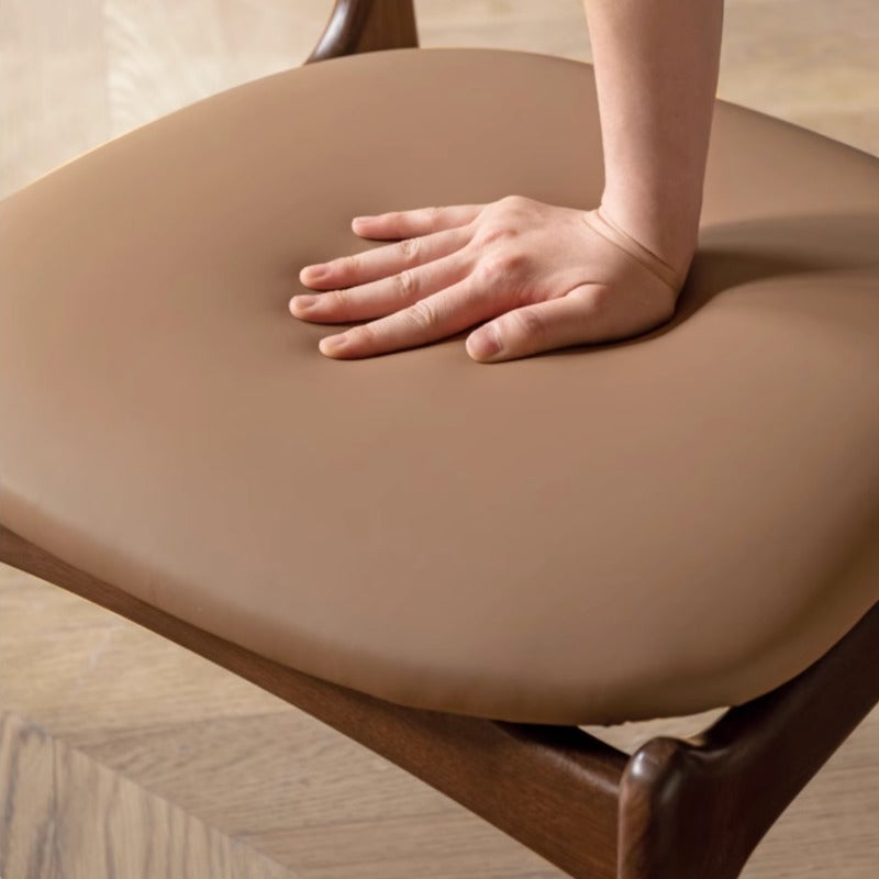 Chaise de salle à manger en bois de noyer Miles