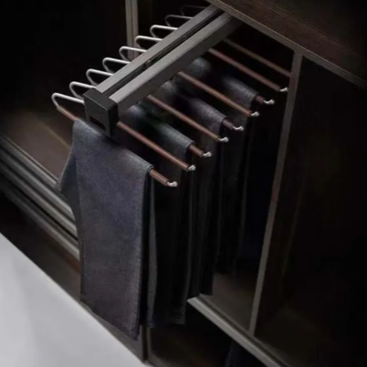 Porte-pantalons à montage supérieur