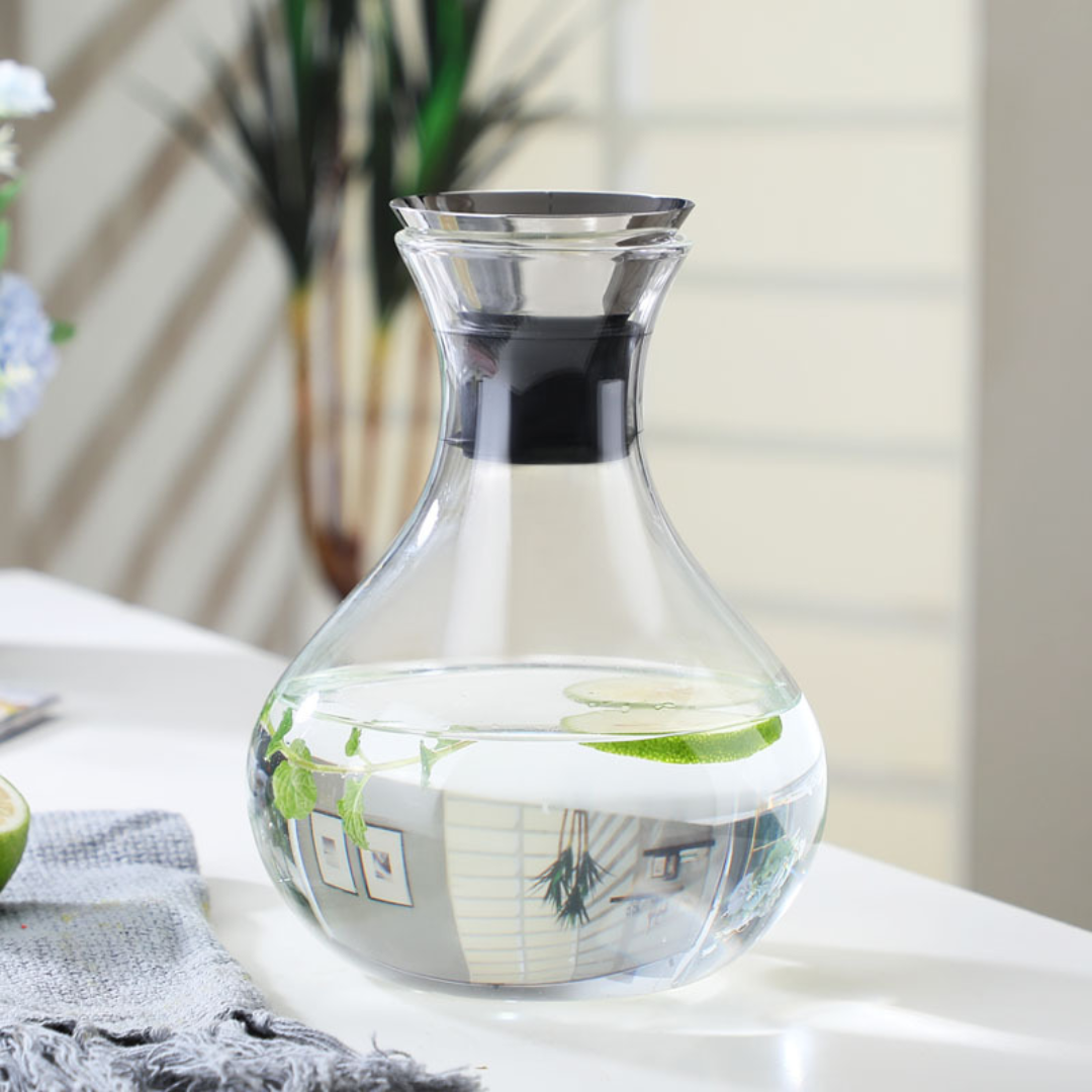 Ensemble de pichets en verre arrondis