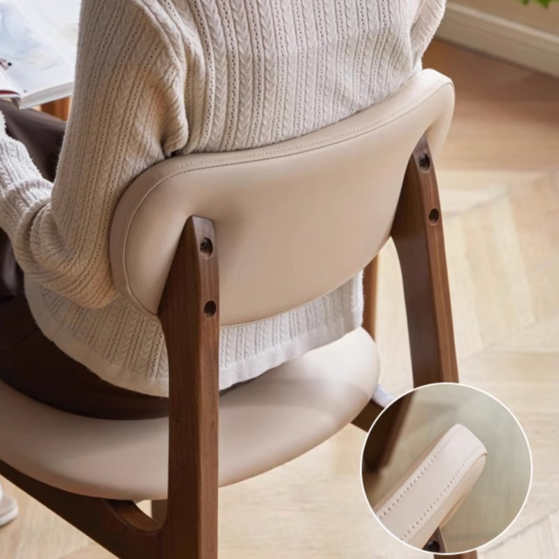 Chaise de salle à manger en cuir et chêne massif Elias