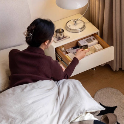 Table de chevet en bois massif Eleanor