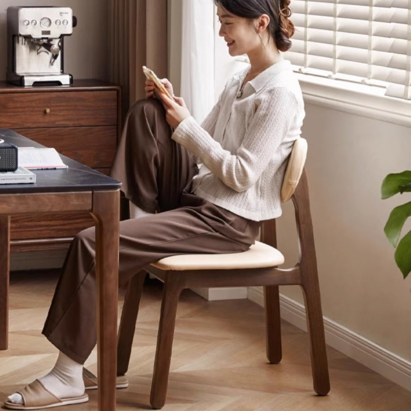 Chaise de salle à manger en cuir massif Kei