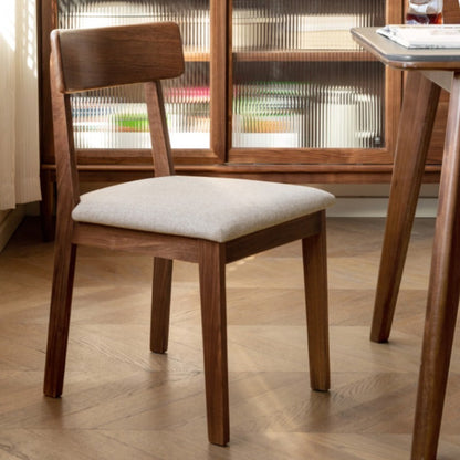 Chaise de salle à manger rembourrée en noyer Nadia